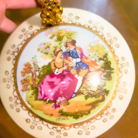 MCM Lefton Porcelain Silent Butler/ Crumb Catcher MINT Courting Couple Gold Trim - Picture 3 of 15